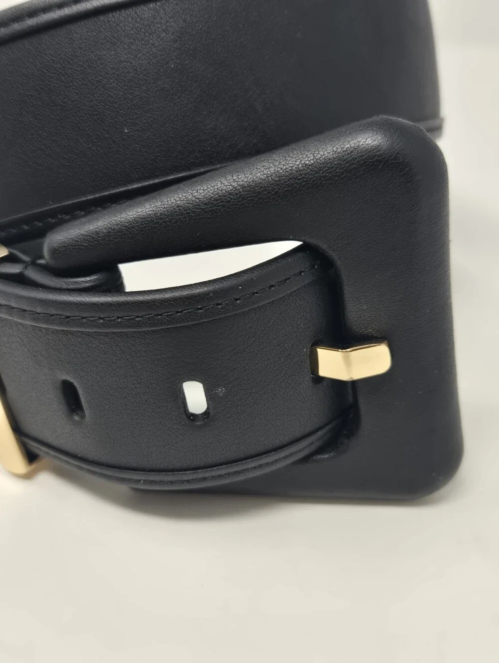 CABI WHITE BLACK LEATHER STATEMENT BELT GOLD HARDWARE WOMEN OS CLASSIC ACADEMIA